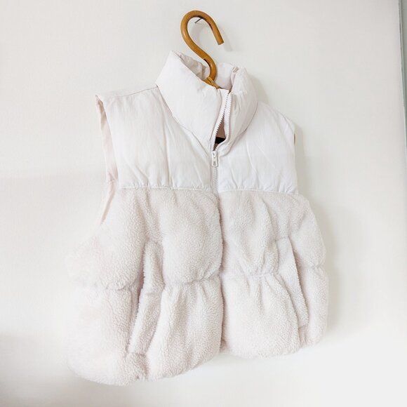 HM Cropped Puffer Vest - Picture 2 of 2